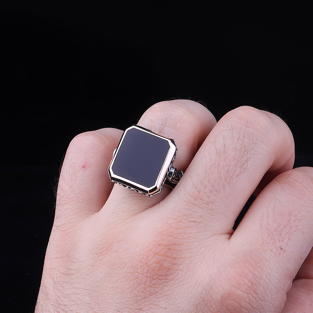 Sultan Serisi Gravür Bezeme Mineli Kare 925 Ayar Erkek Gümüş Yüzük