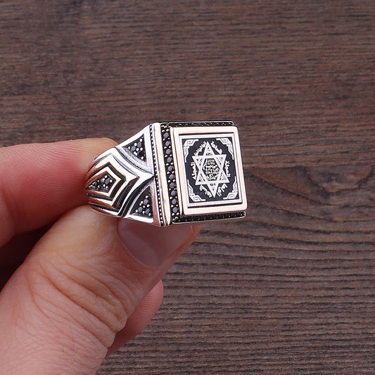 Süleyman Mührü İşlemeli Yanları Mikro Taşlı 925 Ayar Erkek Gümüş Yüzük