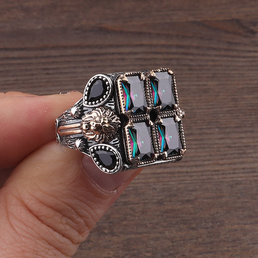 Aslan İşlemeli Mistik Topaz Taşlı 925 Ayar Erkek Gümüş Yüzük