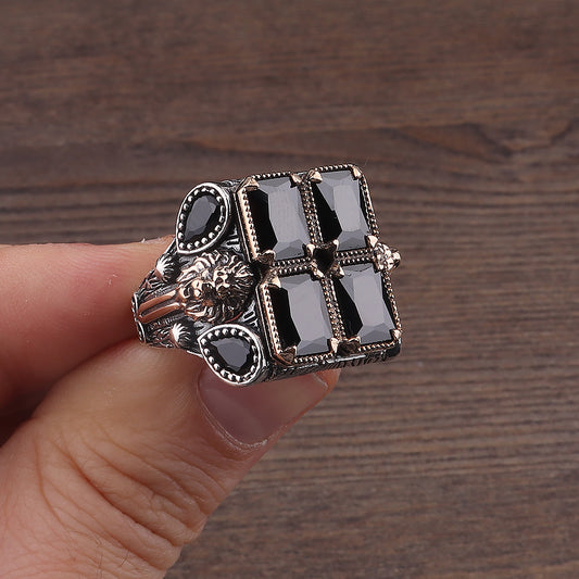 Aslan İşlemeli Zirkon Taşlı 925 Ayar Erkek Gümüş Yüzük