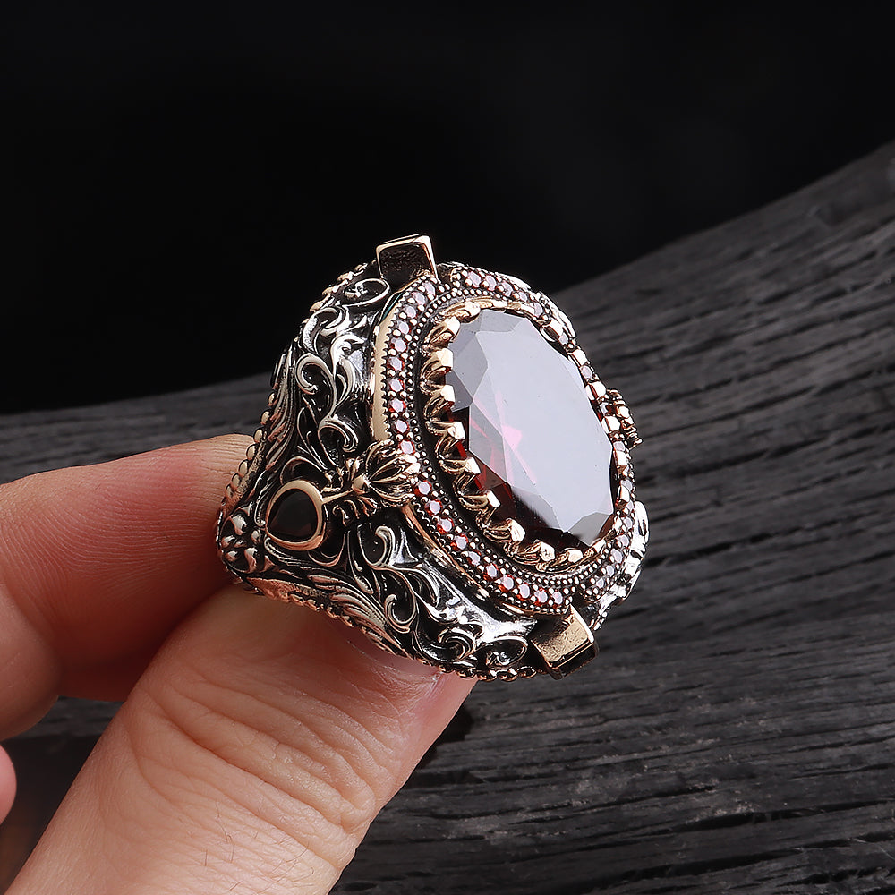 kırmızı taşlı yüzük elde çekim